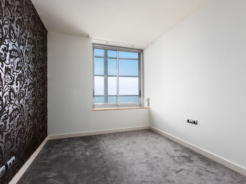 Элитный пентхаус с панорамной террасой на первой линии моря в Диагональ Мар, Барселона. Фото:  18