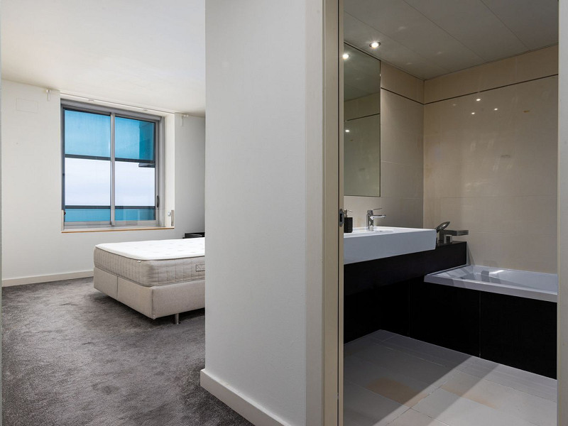 Элитный пентхаус с панорамной террасой на первой линии моря в Диагональ Мар, Барселона. Фото:  23