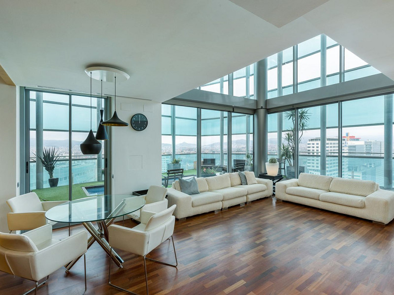 Элитный пентхаус с панорамной террасой на первой линии моря в Диагональ Мар, Барселона