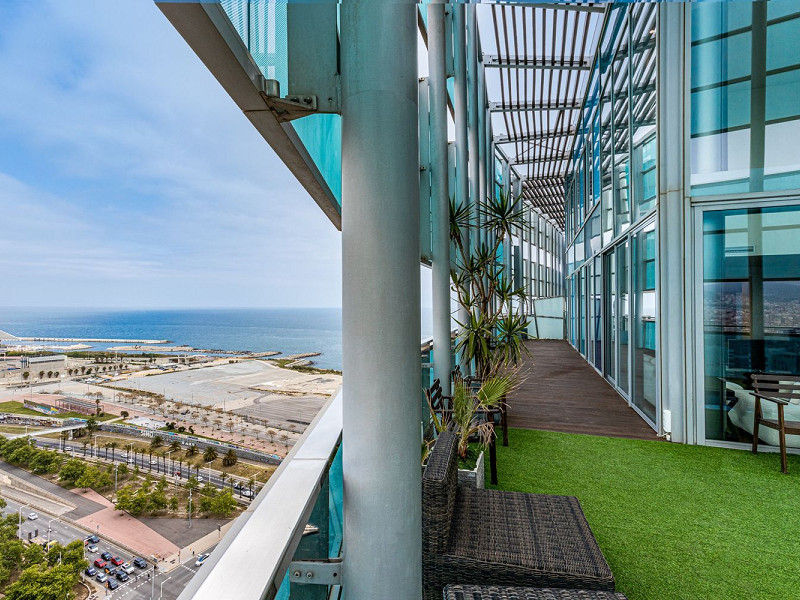 Элитный пентхаус с панорамной террасой на первой линии моря в Диагональ Мар, Барселона. Фото:  2
