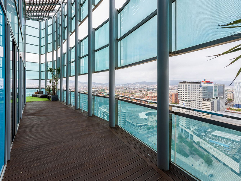 Элитный пентхаус с панорамной террасой на первой линии моря в Диагональ Мар, Барселона. Фото:  7