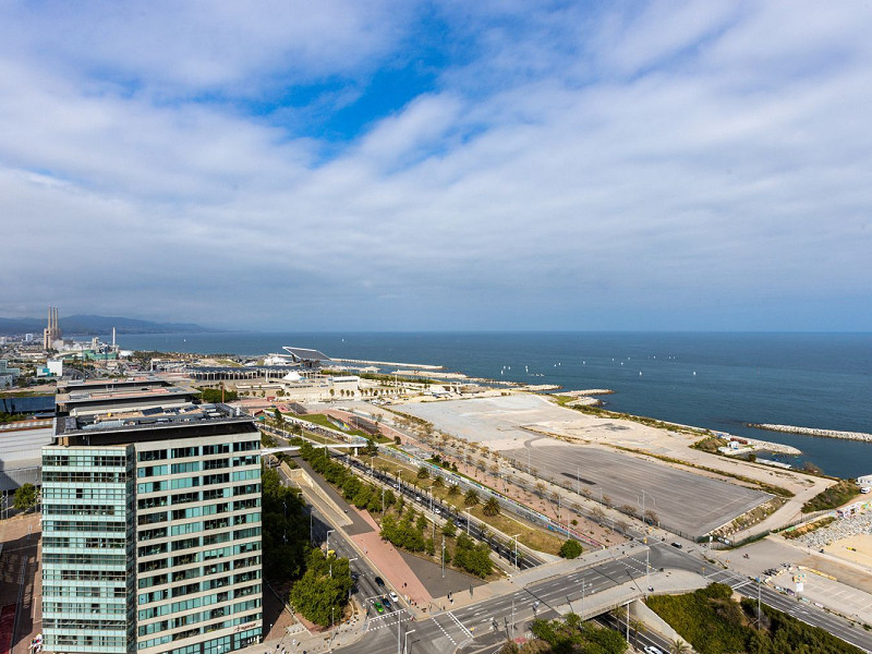 Элитный пентхаус с панорамной террасой на первой линии моря в Диагональ Мар, Барселона. Фото:  9