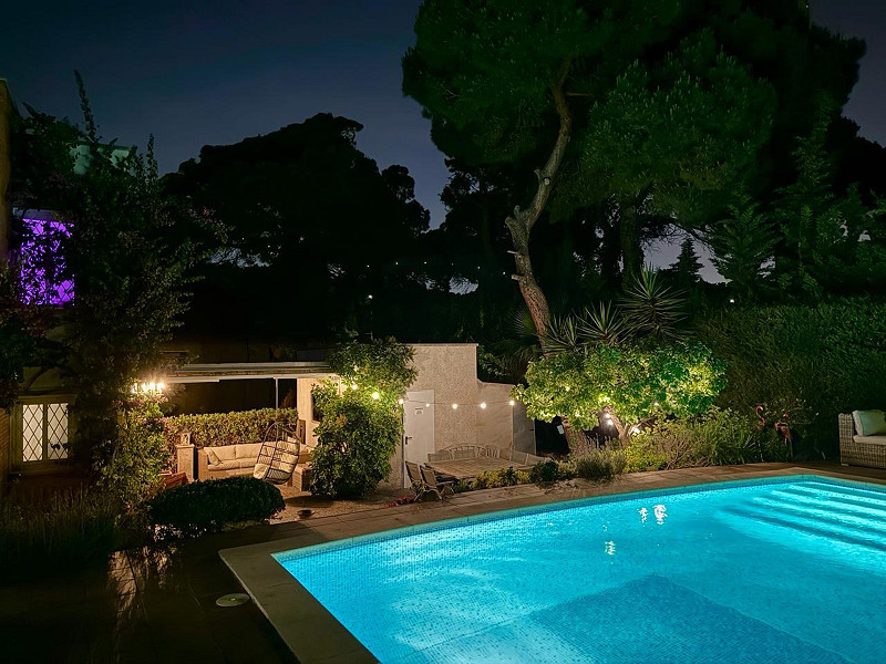 Casa Mediterránea con Jardín y Piscina en Gava Mar, Barcelona. Foto:  30