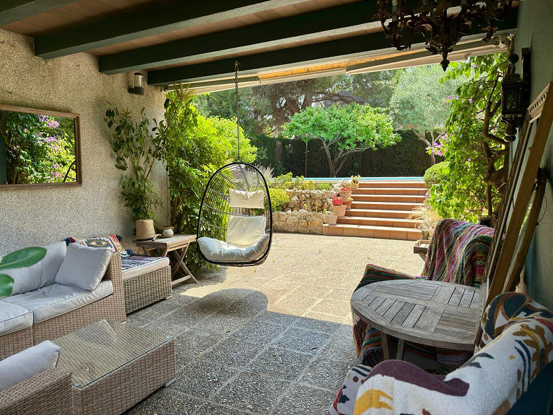 Casa Mediterránea con Jardín y Piscina en Gava Mar, Barcelona. Foto:  4
