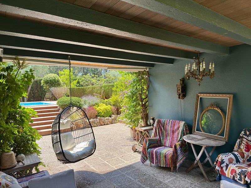 Casa Mediterránea con Jardín y Piscina en Gava Mar, Barcelona. Foto:  23