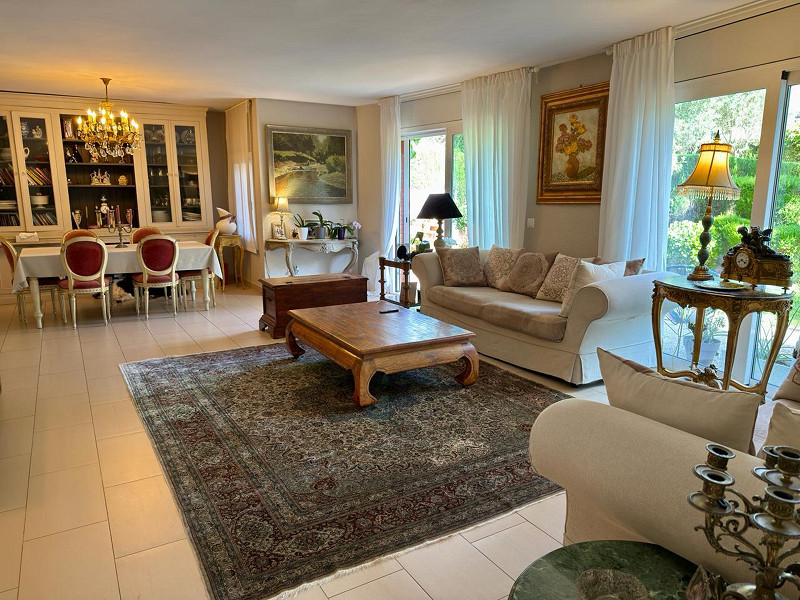 Casa Mediterránea con Jardín y Piscina en Gava Mar, Barcelona. Foto:  6