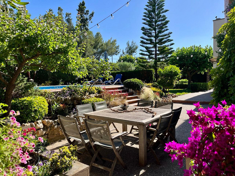 Casa Mediterránea con Jardín y Piscina en Gava Mar, Barcelona. Foto:  5