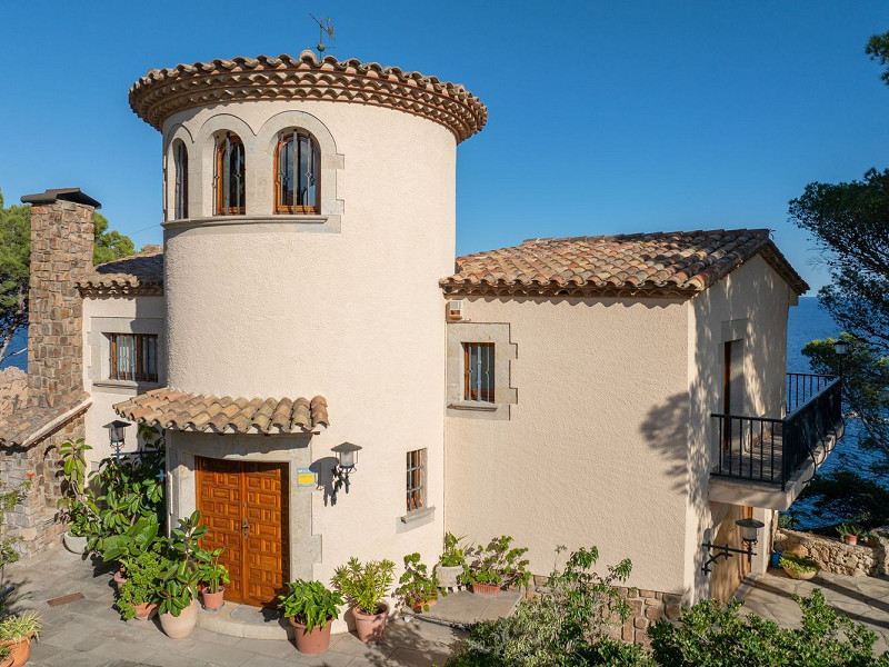 Эксклюзивная вилла на первой линии моря в Тамариу, Коста-Брава