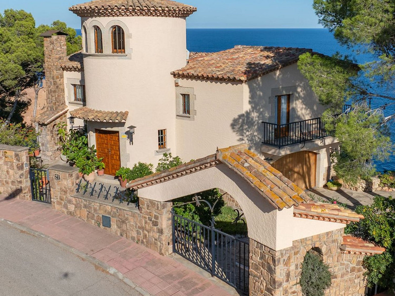 Эксклюзивная вилла на первой линии моря в Тамариу, Коста-Брава. Фото:  5