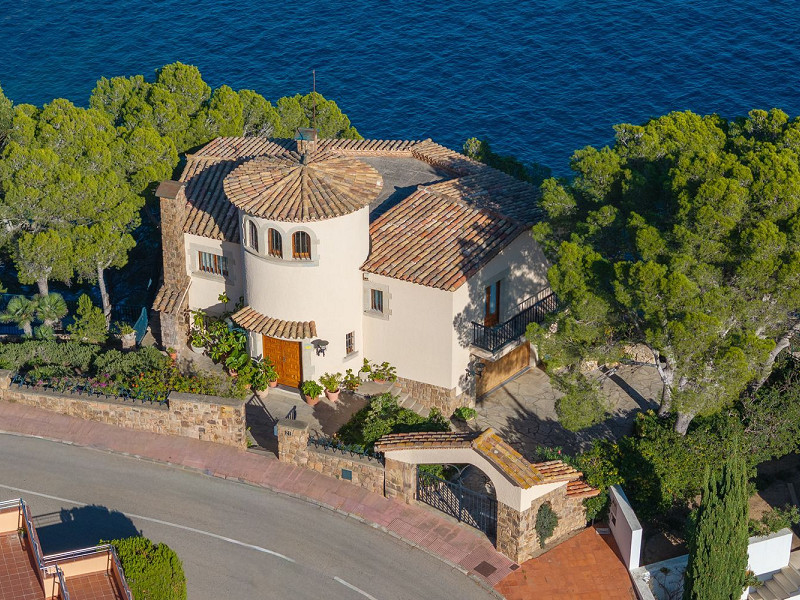 Эксклюзивная вилла на первой линии моря в Тамариу, Коста-Брава. Фото:  7