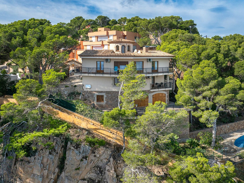 Эксклюзивная вилла на первой линии моря в Тамариу, Коста-Брава. Фото:  8