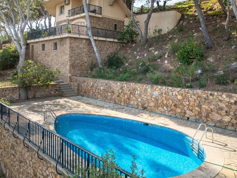 Эксклюзивная вилла на первой линии моря в Тамариу, Коста-Брава. Фото:  11