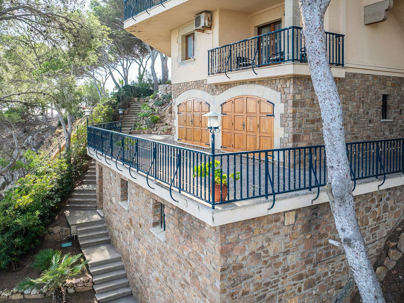 Эксклюзивная вилла на первой линии моря в Тамариу, Коста-Брава. Фото:  12