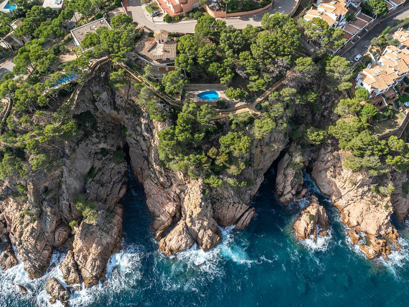 Эксклюзивная вилла на первой линии моря в Тамариу, Коста-Брава. Фото:  17