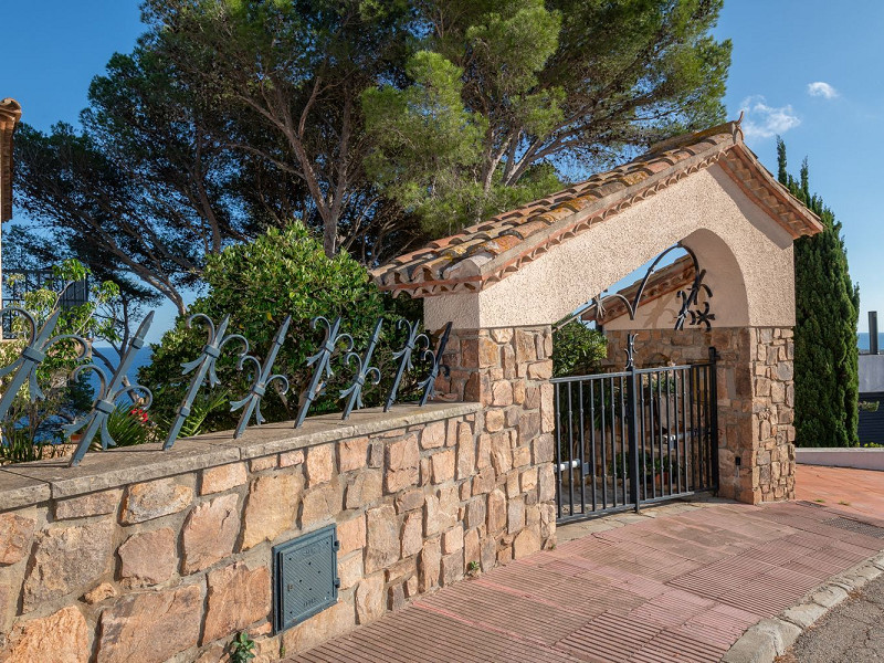 Эксклюзивная вилла на первой линии моря в Тамариу, Коста-Брава. Фото:  18