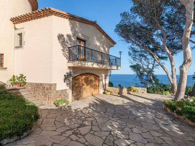 Эксклюзивная вилла на первой линии моря в Тамариу, Коста-Брава. Фото:  19