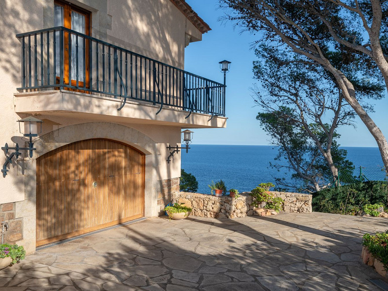 Эксклюзивная вилла на первой линии моря в Тамариу, Коста-Брава. Фото:  20