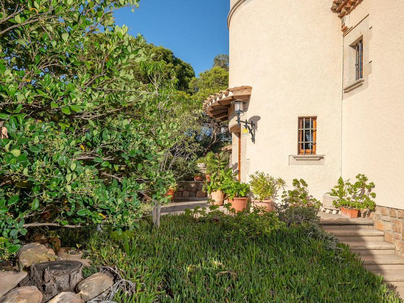 Эксклюзивная вилла на первой линии моря в Тамариу, Коста-Брава. Фото:  22