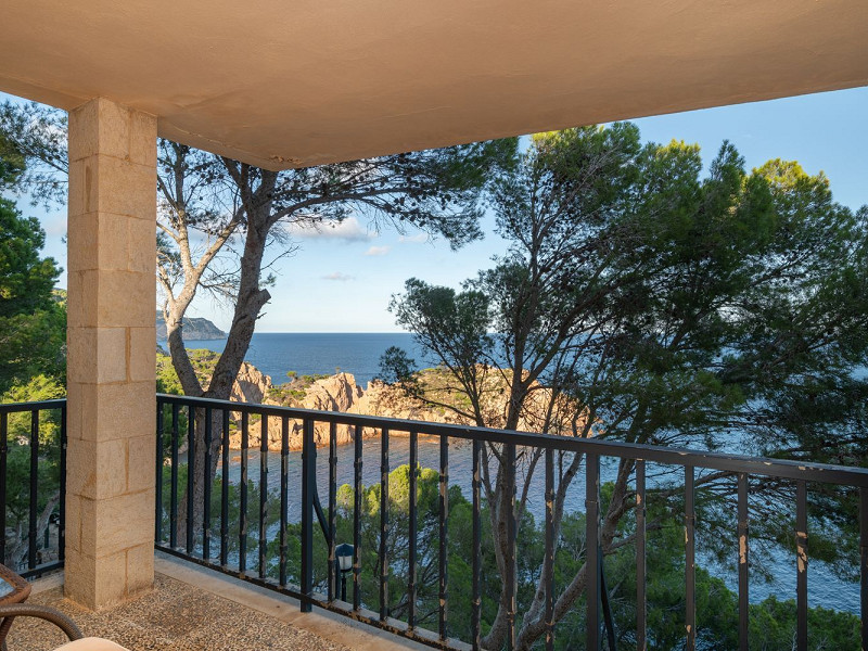 Эксклюзивная вилла на первой линии моря в Тамариу, Коста-Брава. Фото:  45