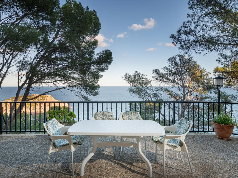 Эксклюзивная вилла на первой линии моря в Тамариу, Коста-Брава. Фото:  54