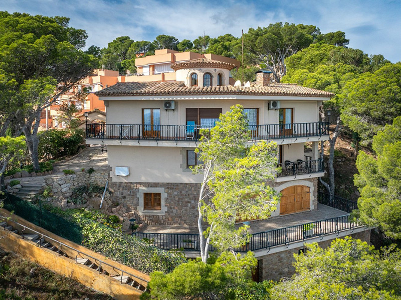 Эксклюзивная вилла на первой линии моря в Тамариу, Коста-Брава. Фото:  63