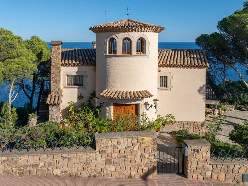 Эксклюзивная вилла на первой линии моря в Тамариу, Коста-Брава. Фото:  65