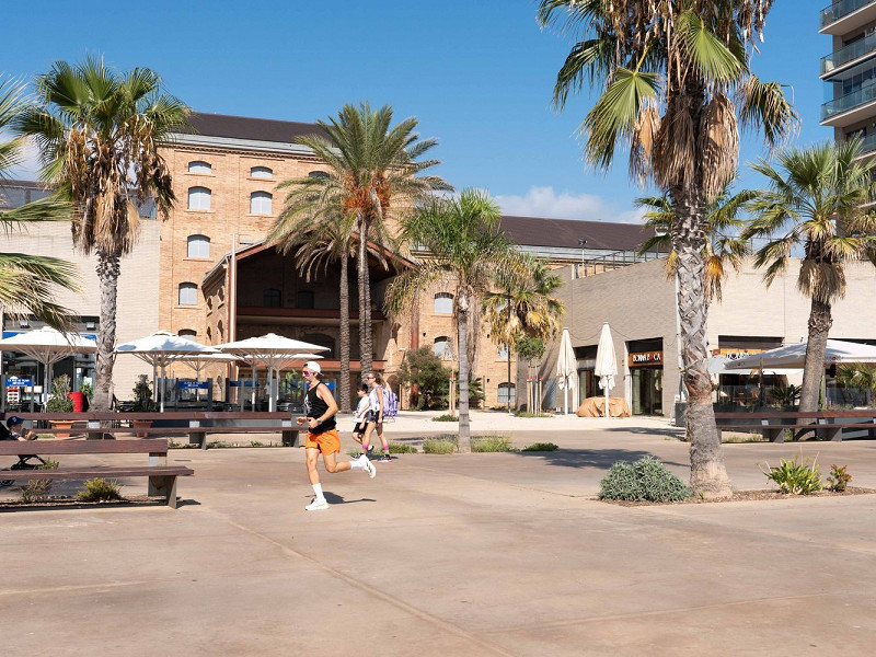 Жилой комплекс Marenostrum в Бадалоне, всего в 3 км от Барселоны. Фото:  29