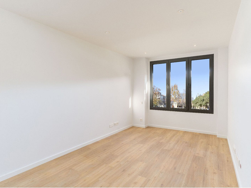 Жилой комплекс Tres Creus: современные квартиры недалеко от центра Сабаделя, Барселона. Фото:  23