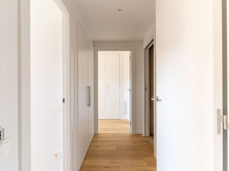 Жилой комплекс Tres Creus: современные квартиры недалеко от центра Сабаделя, Барселона. Фото:  22