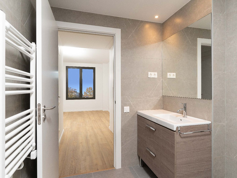 Жилой комплекс Tres Creus: современные квартиры недалеко от центра Сабаделя, Барселона. Фото:  10