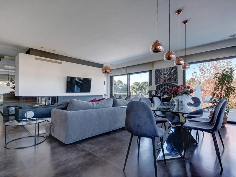 Villa contemporánea con jardín y piscina en Santa Agnes de Malanyanes, La Roca del Valles, Barcelona. Foto:  19