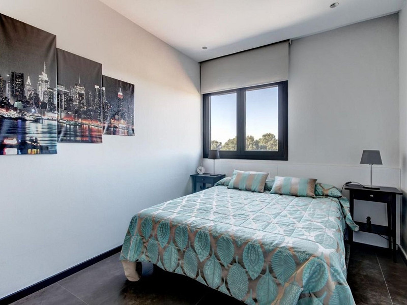 Villa contemporánea con jardín y piscina en Santa Agnes de Malanyanes, La Roca del Valles, Barcelona. Foto:  39