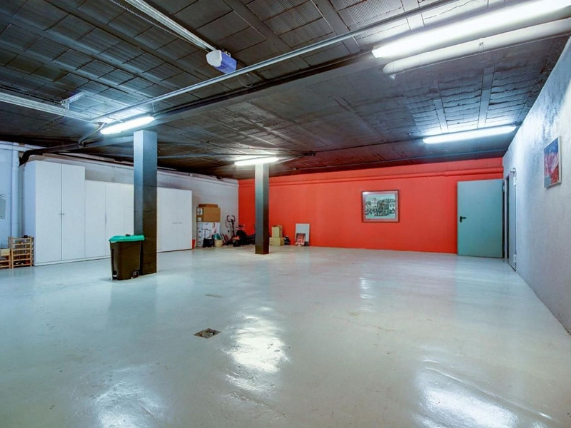 Villa contemporánea con jardín y piscina en Santa Agnes de Malanyanes, La Roca del Valles, Barcelona. Foto:  46