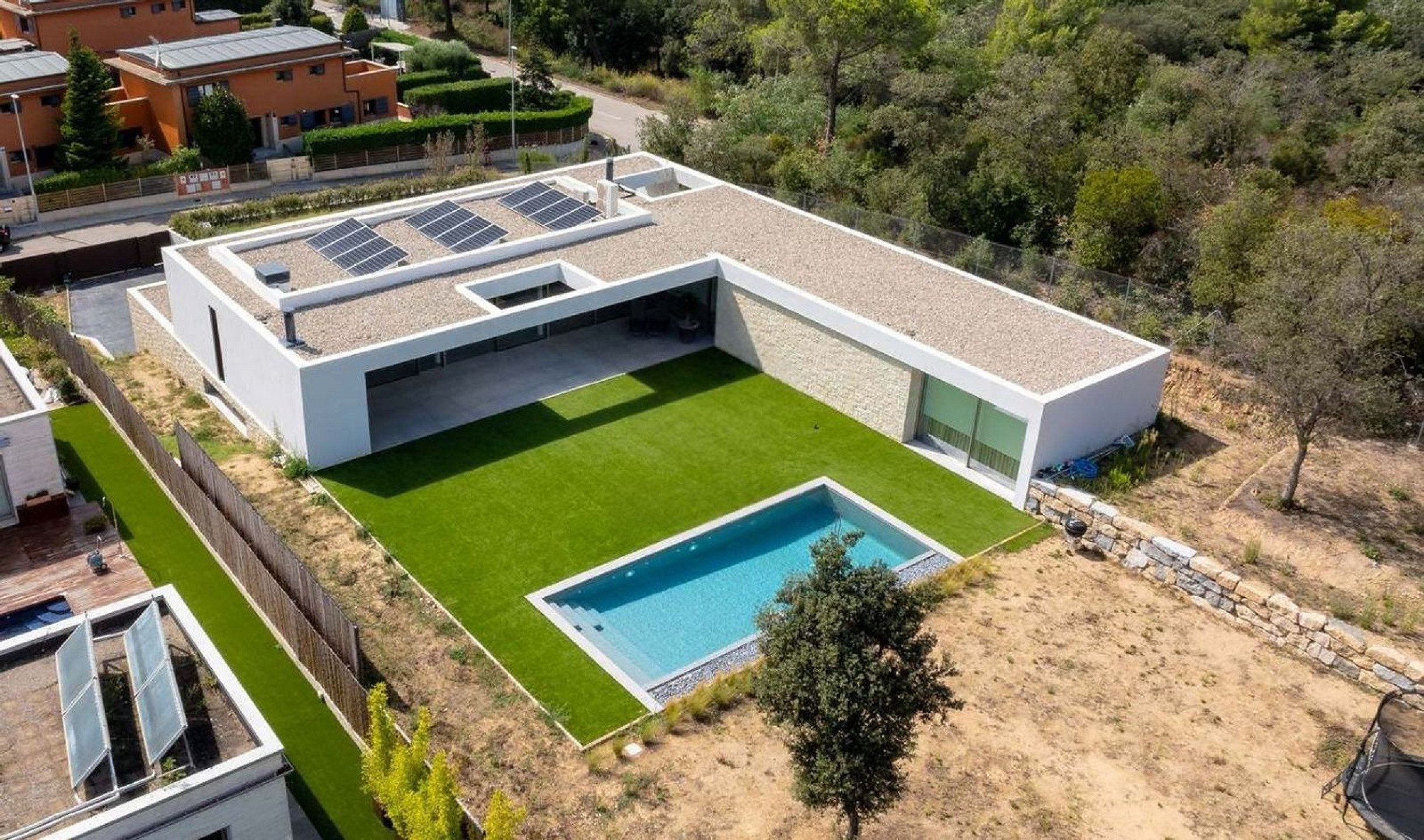 Villa contemporánea con vistas al campo de golf y la montaña en La Roca del Valles, Barcelona