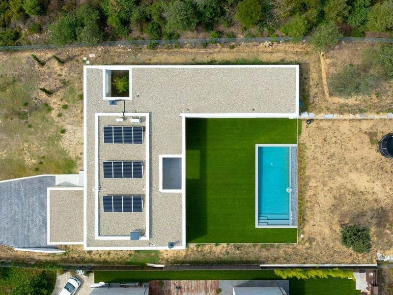 Villa contemporánea con vistas al campo de golf y la montaña en La Roca del Valles, Barcelona. Foto:  2