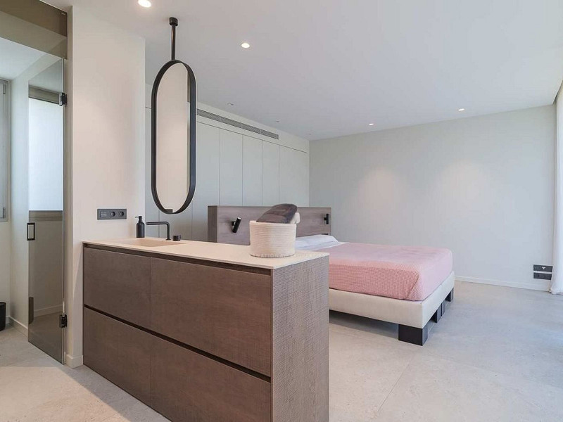 Villa contemporánea con vistas al campo de golf y la montaña en La Roca del Valles, Barcelona. Foto:  33