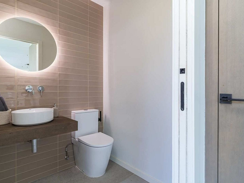 Villa contemporánea con vistas al campo de golf y la montaña en La Roca del Valles, Barcelona. Foto:  39