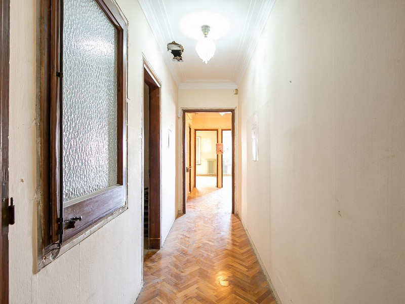 Elegante propiedad en finca clásica para reforma integral en Sant Gervasi – Galvany, Barcelona. Foto:  10