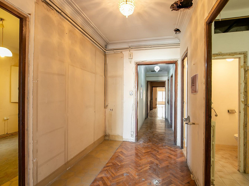 Elegante propiedad en finca clásica para reforma integral en Sant Gervasi – Galvany, Barcelona. Foto:  17