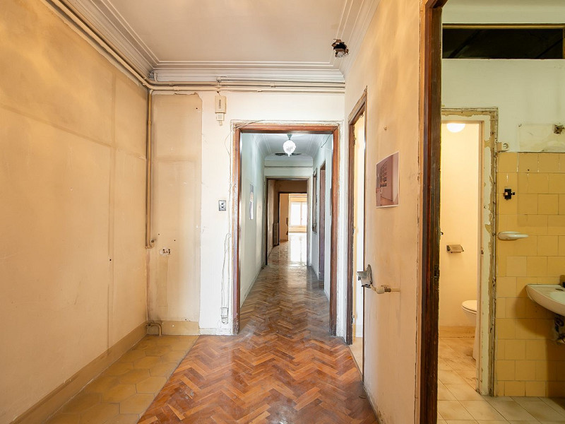 Elegante propiedad en finca clásica para reforma integral en Sant Gervasi – Galvany, Barcelona. Foto:  18