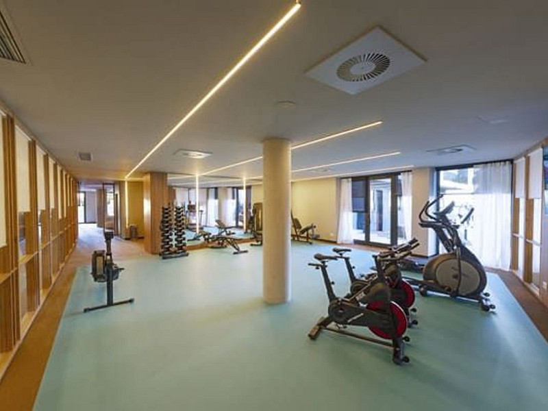 Obra nueva con terrazas, piscina y zonas comunitarias en Sant Boi de Llobregat, Barcelona. Foto:  2