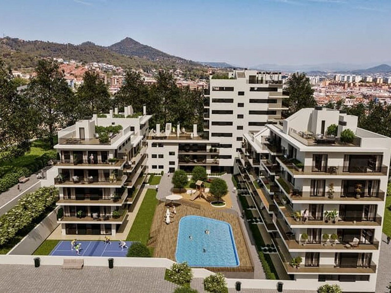 Obra nueva con terrazas, piscina y zonas comunitarias en Sant Boi de Llobregat, Barcelona. Foto:  4