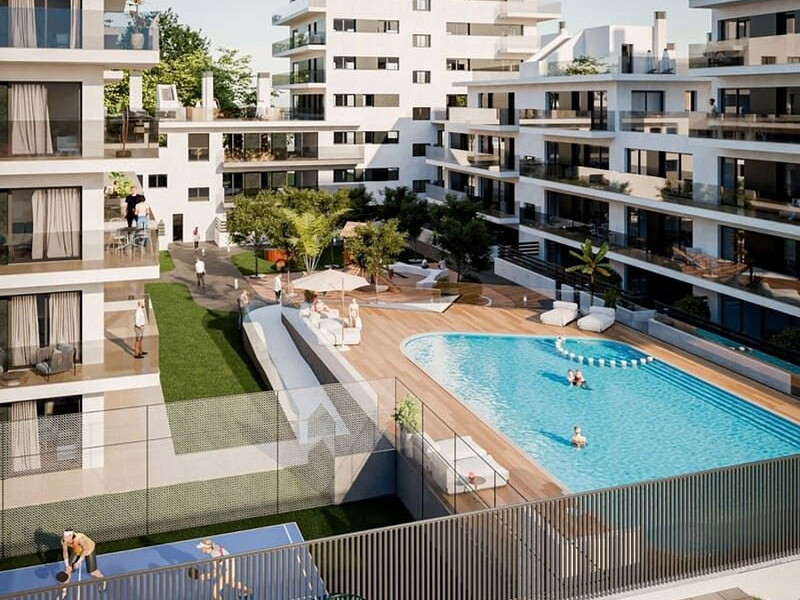 Obra nueva con terrazas, piscina y zonas comunitarias en Sant Boi de Llobregat, Barcelona. Foto:  5