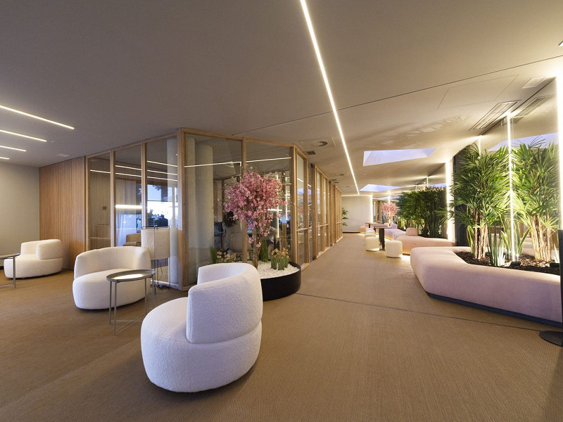 Obra nueva con terrazas, piscina y zonas comunitarias en Sant Boi de Llobregat, Barcelona. Foto:  7