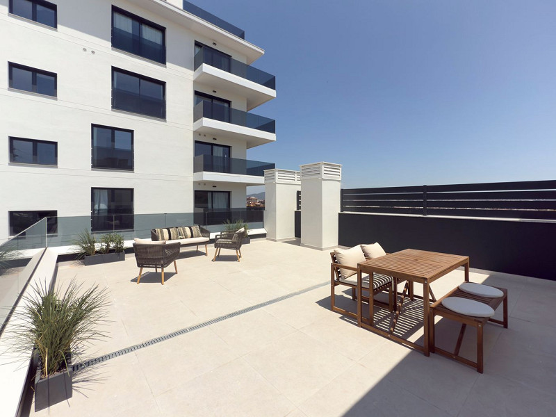 Obra nueva con terrazas, piscina y zonas comunitarias en Sant Boi de Llobregat, Barcelona. Foto:  19