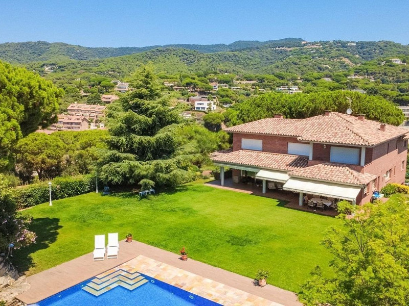 Дом с видом на море и горы в Сант-Андреу-де-Льяванерес, Барселона. Фото:  3