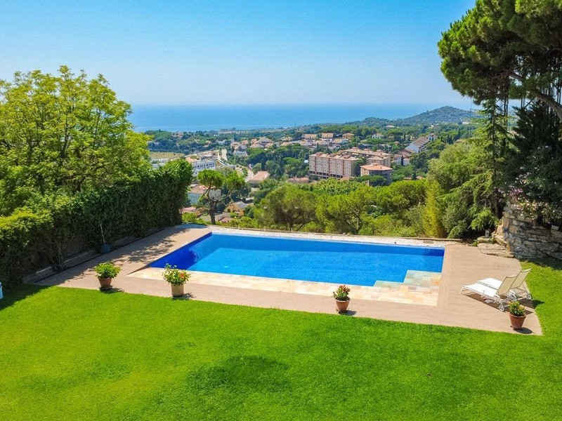 Дом с видом на море и горы в Сант-Андреу-де-Льяванерес, Барселона. Фото:  4