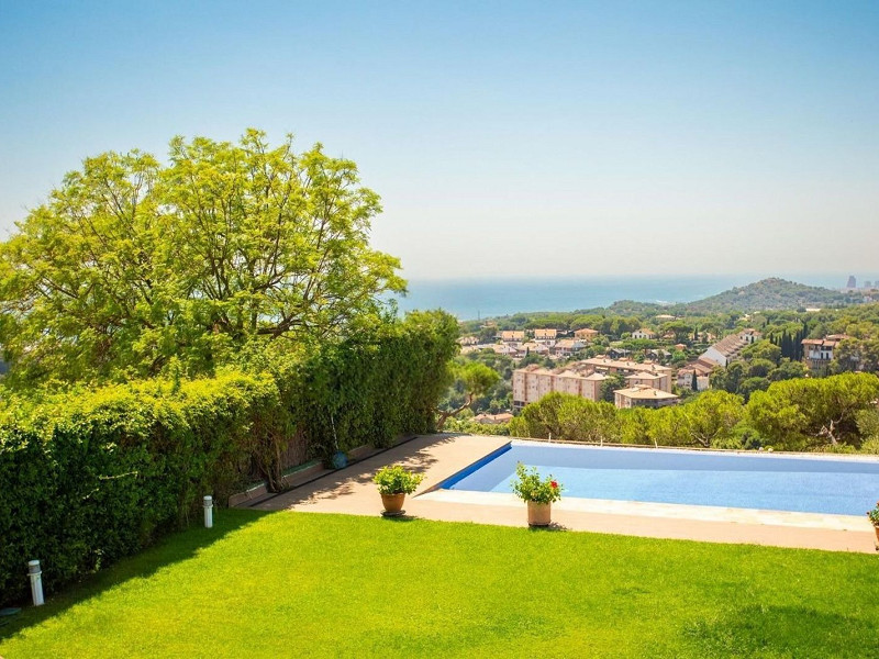 Дом с видом на море и горы в Сант-Андреу-де-Льяванерес, Барселона. Фото:  5