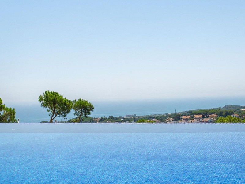 Дом с видом на море и горы в Сант-Андреу-де-Льяванерес, Барселона. Фото:  7