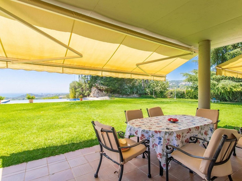 Дом с видом на море и горы в Сант-Андреу-де-Льяванерес, Барселона. Фото:  10